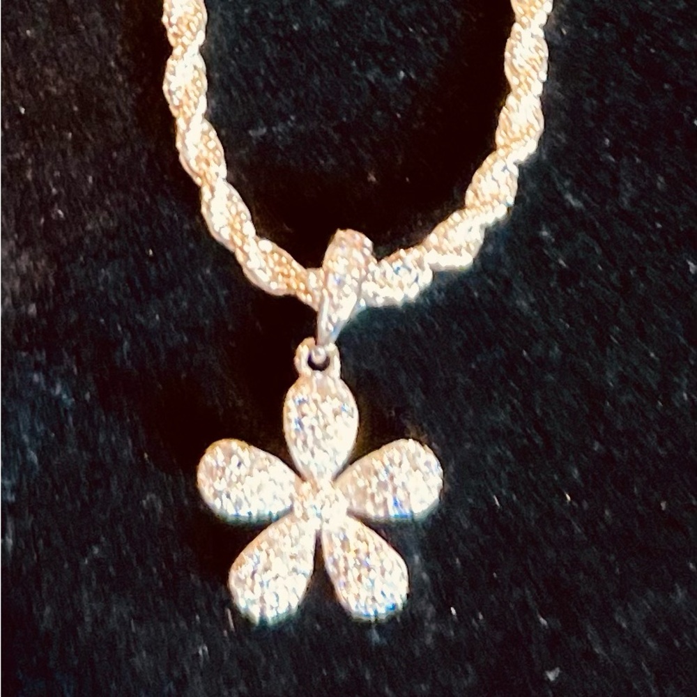 Elegant 925 Moissonite Flower Pendant Necklace